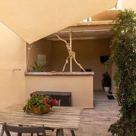 Апартаменты La Vela Bianca *